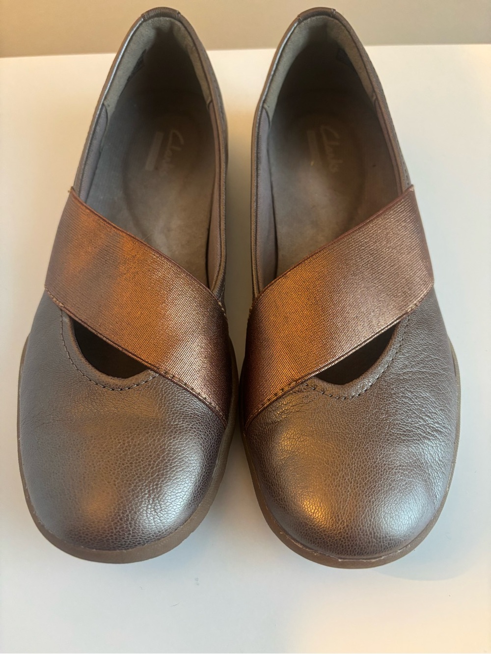Clarks Collection Metallic leather ballet flats. Very good condition.  Size 6.